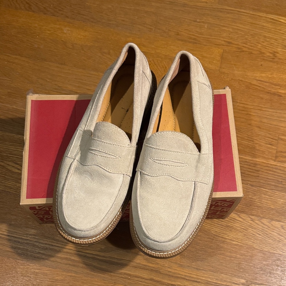 Men’s Cream Loafers